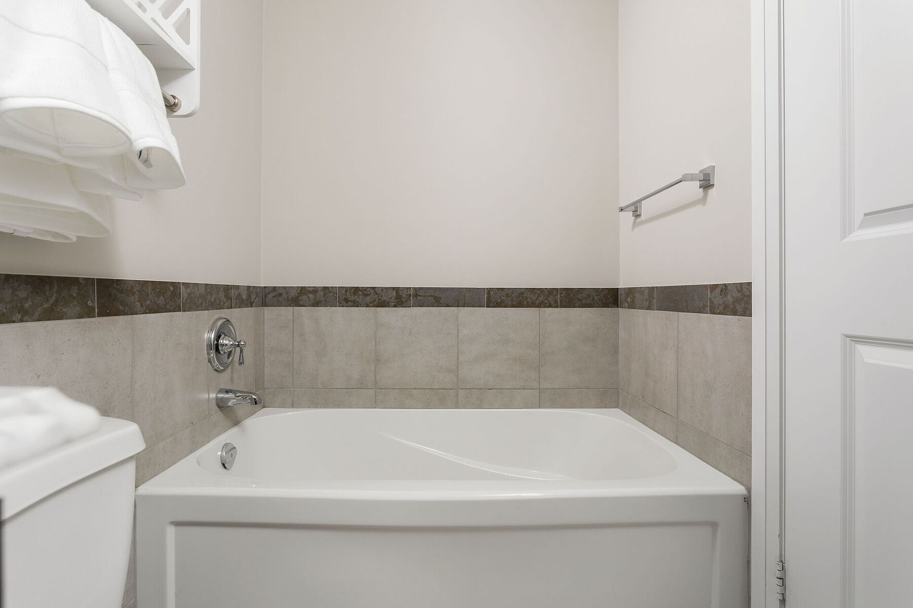  Spacious and Bright Condo - 物件實景