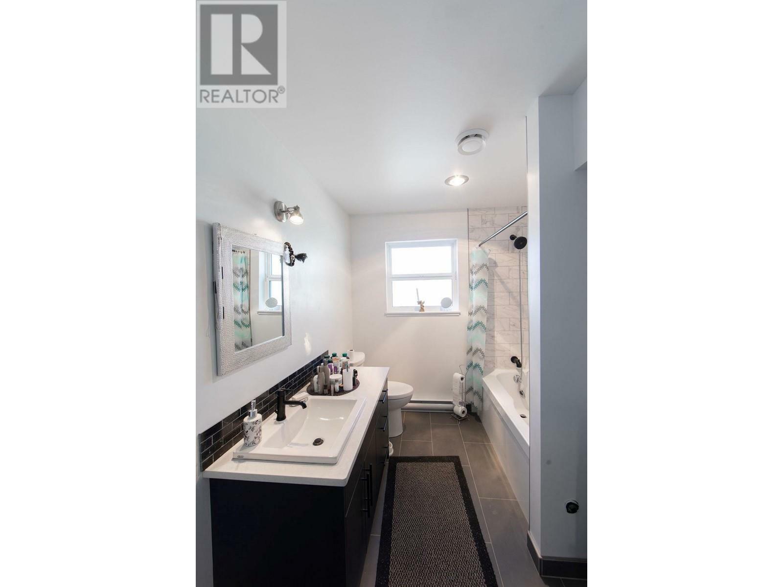 NAKUSP, British Columbia, V0G 1R0, CA, 3 Bedrooms Bedrooms, ,2 BathroomsBathrooms,Residential,For Sale,1836851