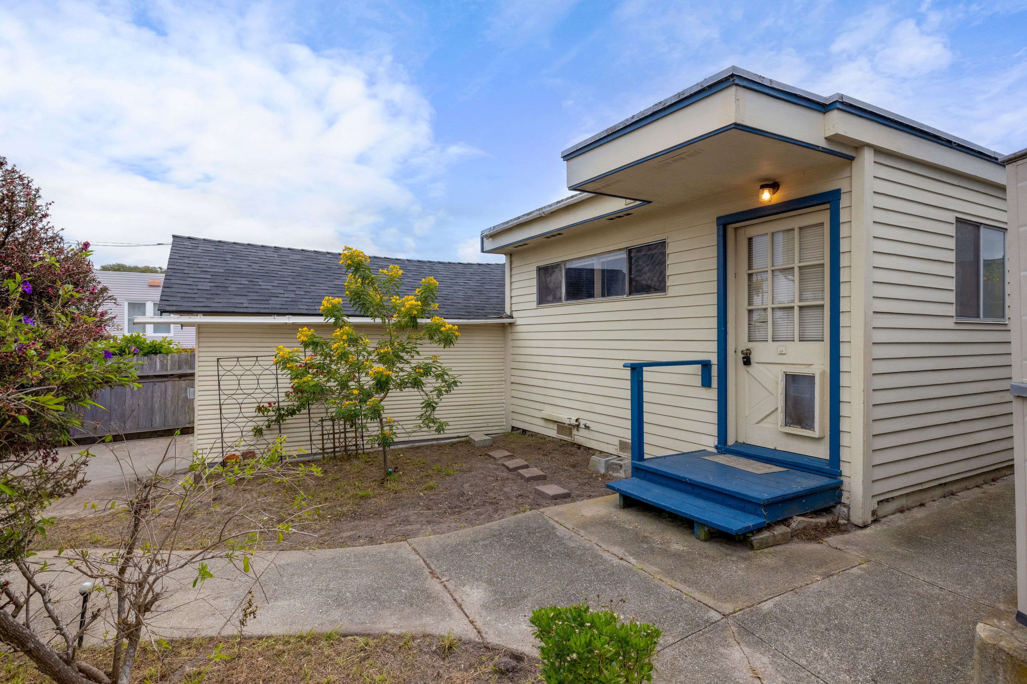  947 West Franklin Street - 物件實景