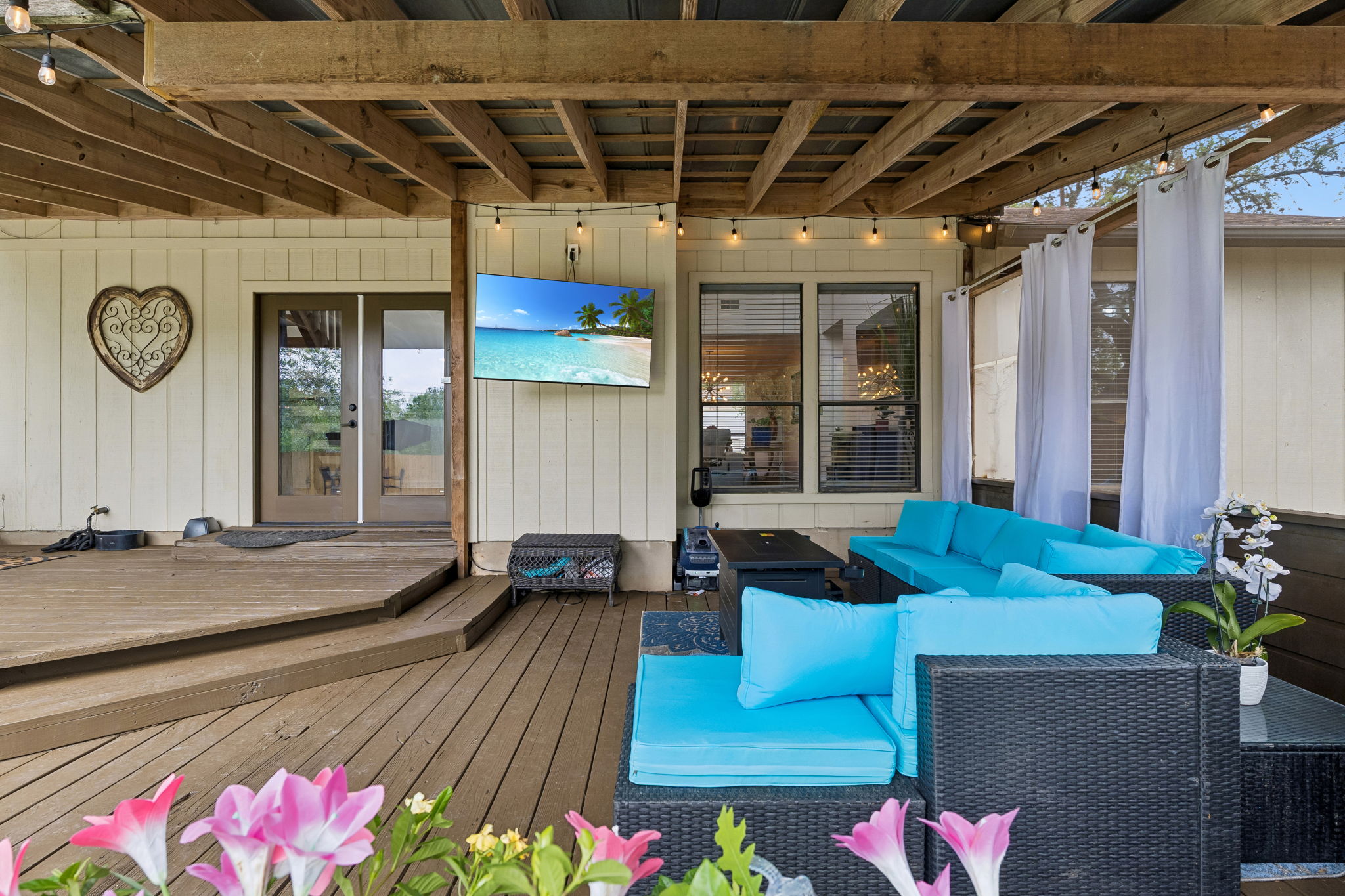  Oak-Canopied Retreat with Pool and Media Room - 物件實景