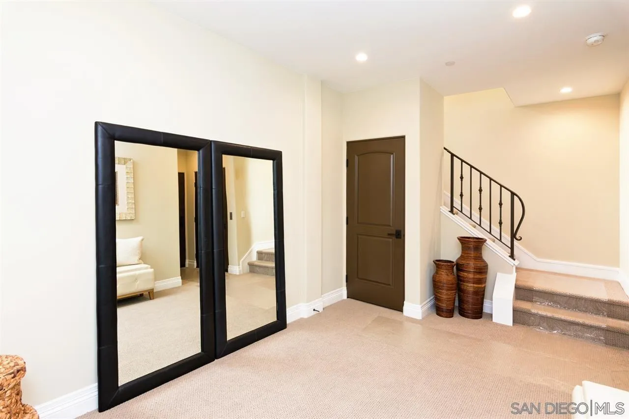 La Jolla, California, 92037, United States, 3 Bedrooms Bedrooms, ,3 BathroomsBathrooms,Residential,For Sale,1856233