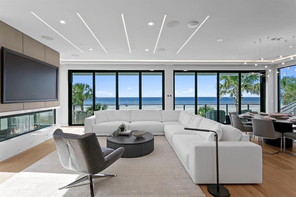 Indian Rocks Beach, Florida, 33785, United States, 8 Bedrooms Bedrooms, ,11 BathroomsBathrooms,Residential,For Sale,1997282