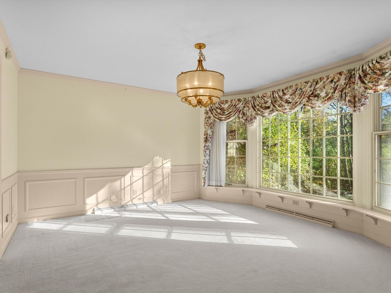 Manitowoc, Wisconsin, 54220, United States, 4 Bedrooms Bedrooms, ,4 BathroomsBathrooms,Residential,For Sale,1982773