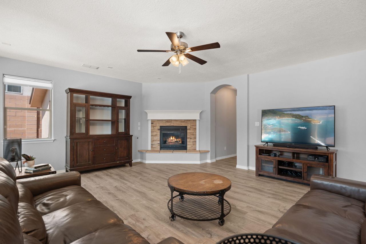 Rio Rancho, New Mexico, 87144, United States, 4 Bedrooms Bedrooms, ,3 BathroomsBathrooms,Residential,For Sale,1906947