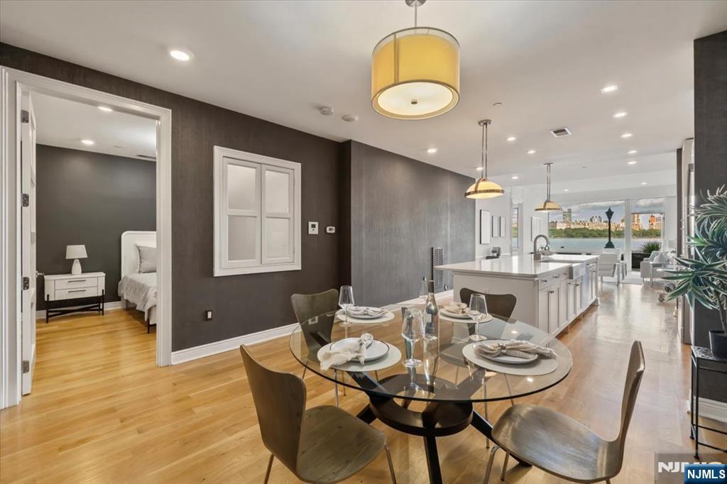 Edgewater, New Jersey, 07020, United States, 2 Bedrooms Bedrooms, ,2 BathroomsBathrooms,Residential,For Sale,1849063