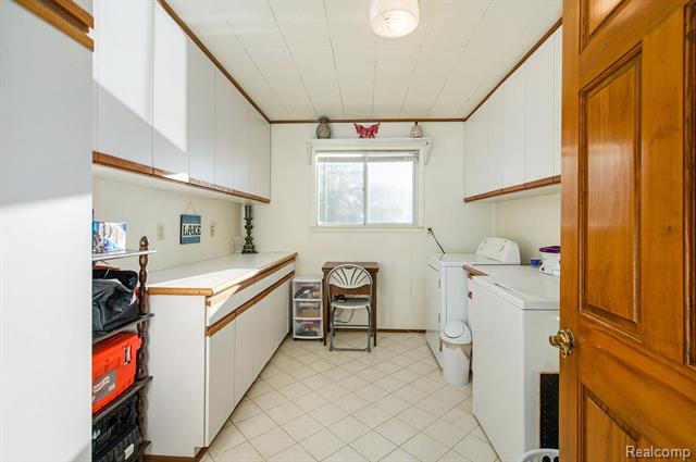 Putnam Twp, Michigan, 48169, United States, 3 Bedrooms Bedrooms, ,2 BathroomsBathrooms,Residential,For Sale,1981909