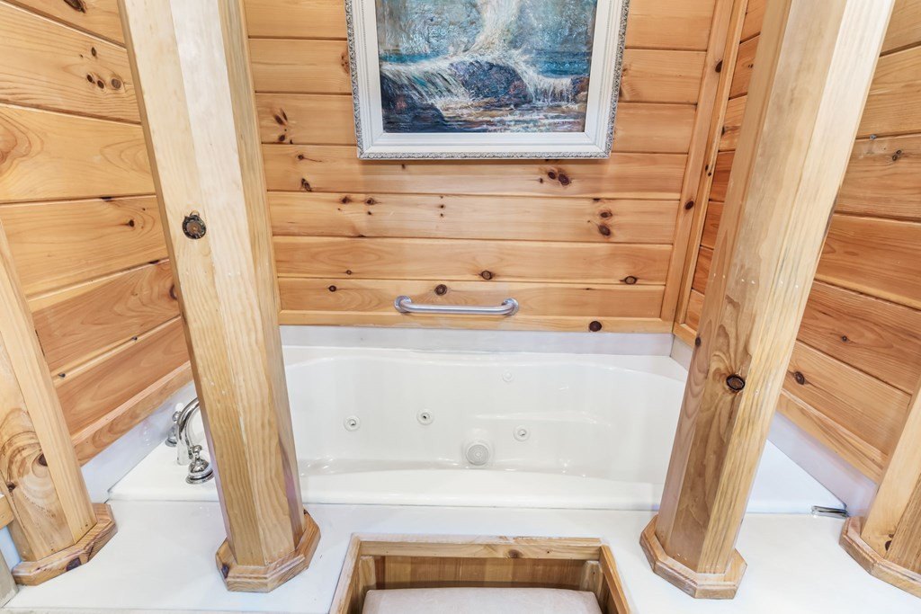 Hiawassee, Georgia, 30546, United States, 4 Bedrooms Bedrooms, ,4 BathroomsBathrooms,Residential,For Sale,1975098