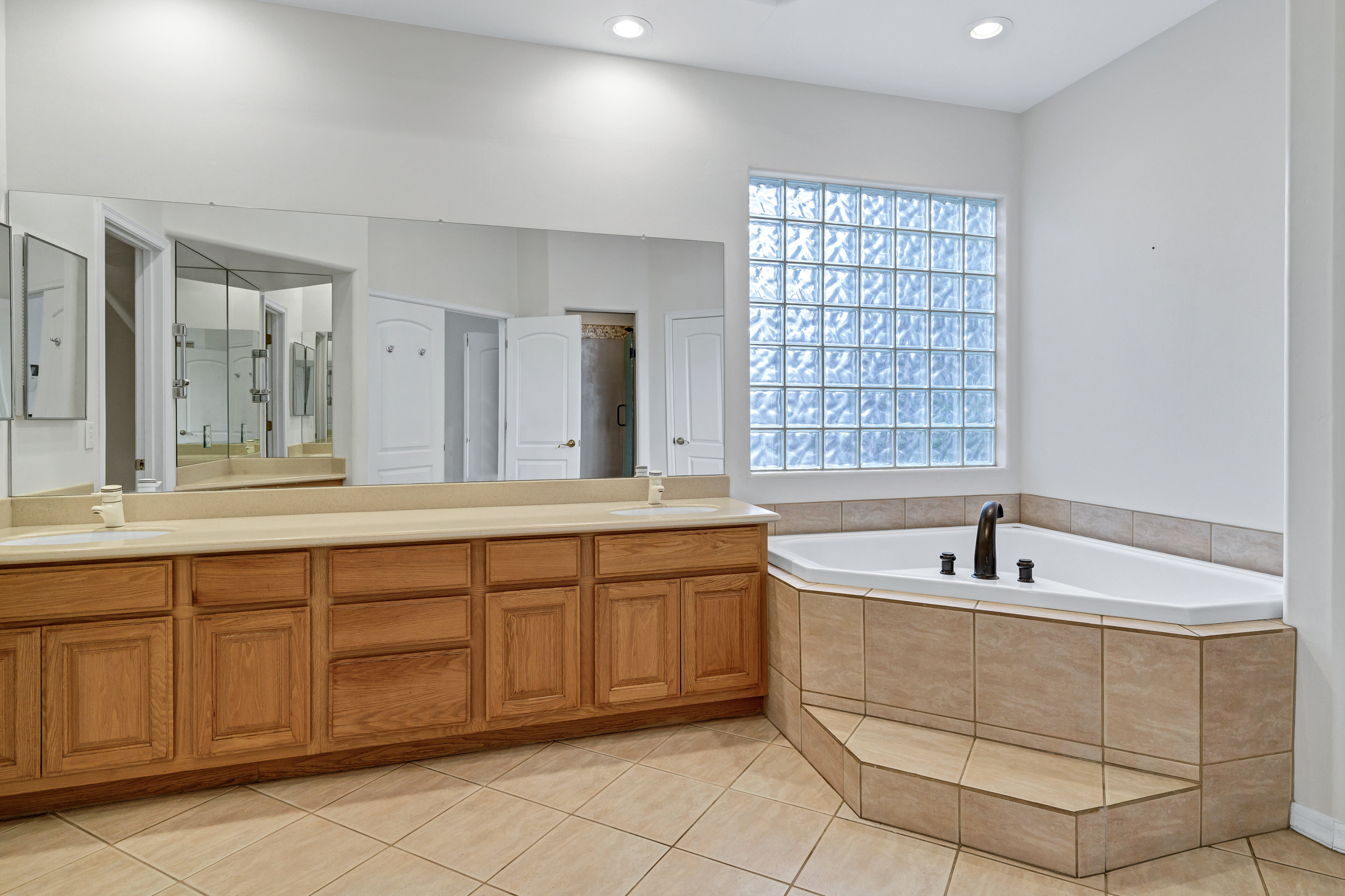 Mesa, Arizona, 85205, United States, 6 Bedrooms Bedrooms, ,3 BathroomsBathrooms,Residential,For Sale,1900615