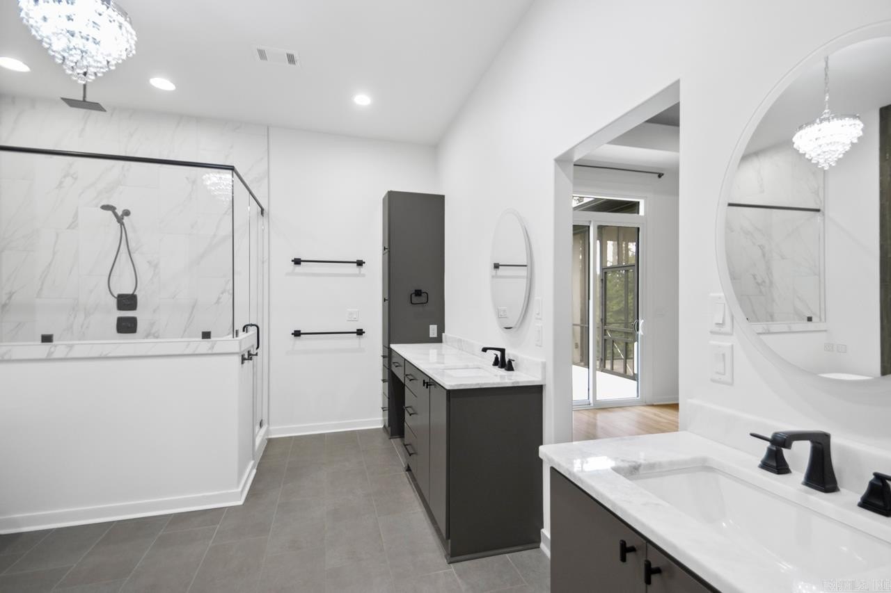 Bryant, Arkansas, 72022, United States, 5 Bedrooms Bedrooms, ,5 BathroomsBathrooms,Residential,For Sale,1978792