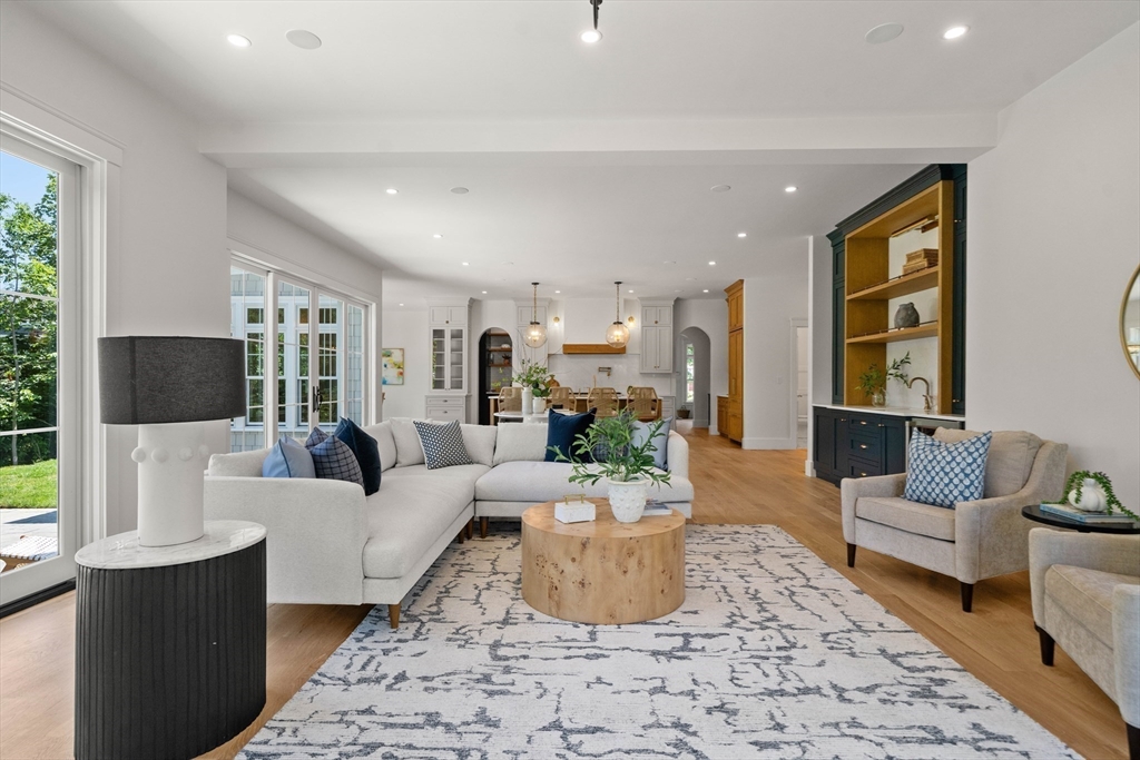 Hingham, Massachusetts, 02043, United States, 5 Bedrooms Bedrooms, ,6 BathroomsBathrooms,Residential,For Sale,1994867