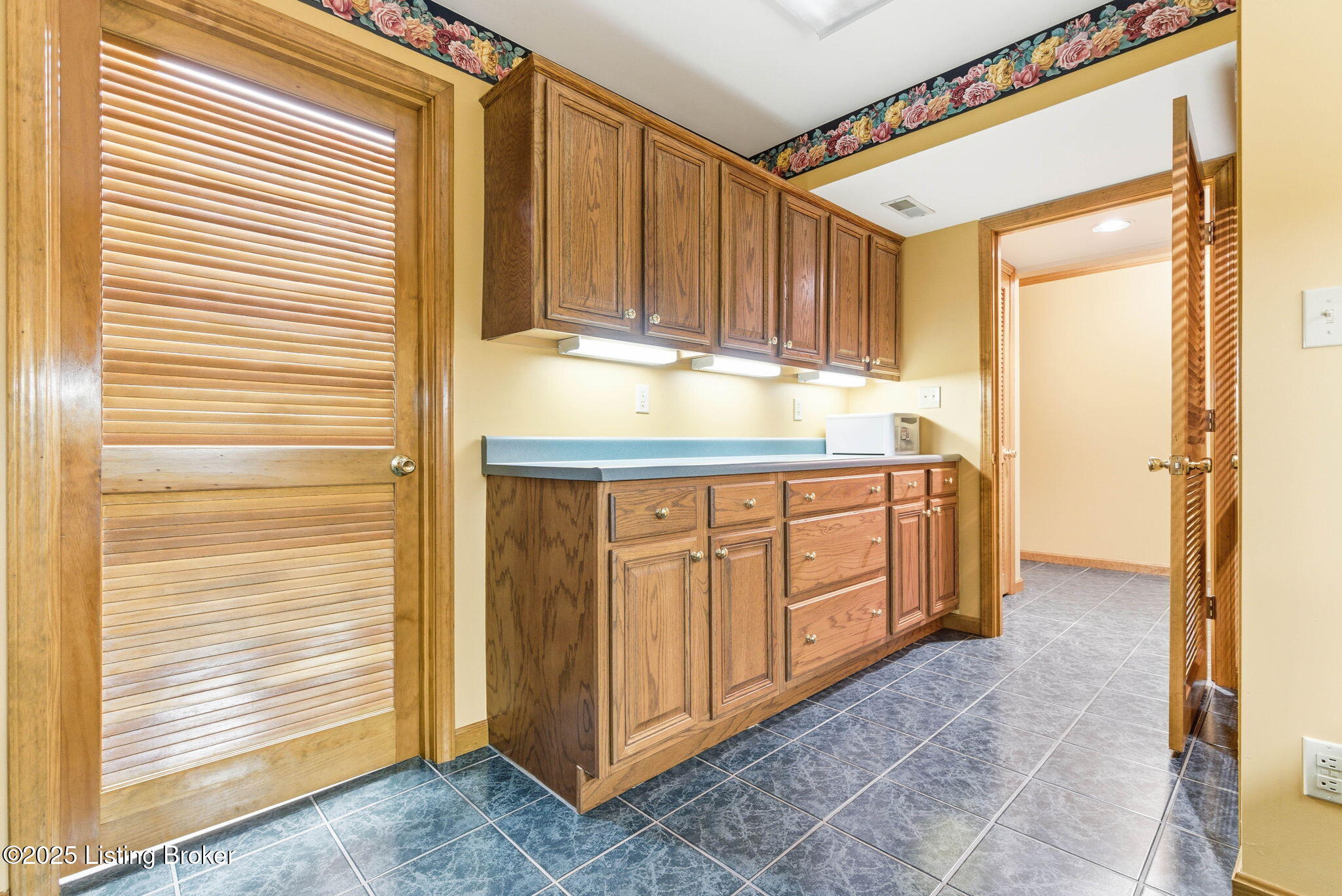 Prospect, Kentucky, 40059, United States, 3 Bedrooms Bedrooms, ,3 BathroomsBathrooms,Residential,For Sale,1996132