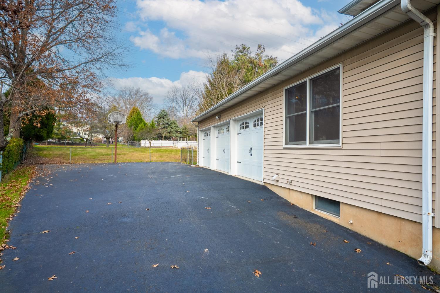 North Brunswick, New Jersey, 08902, United States, 5 Bedrooms Bedrooms, ,3 BathroomsBathrooms,Residential,For Sale,2002843