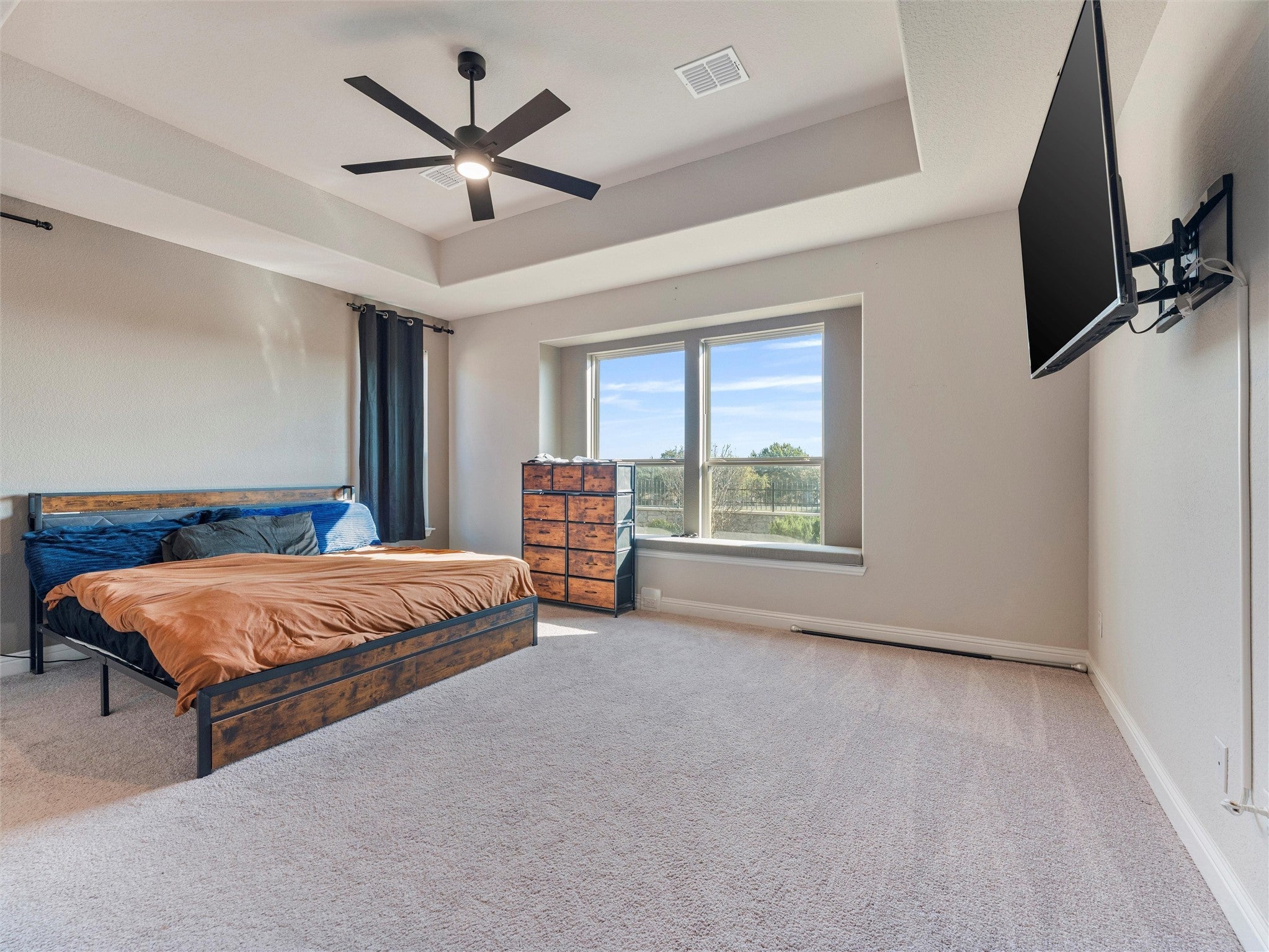 Waxahachie, Texas, 75165, United States, 5 Bedrooms Bedrooms, ,4 BathroomsBathrooms,Residential,For Sale,1989911