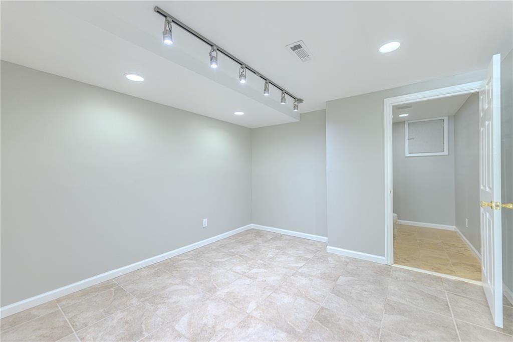 Atlanta, Georgia, 30350, United States, 5 Bedrooms Bedrooms, ,5 BathroomsBathrooms,Residential,For Sale,1987356