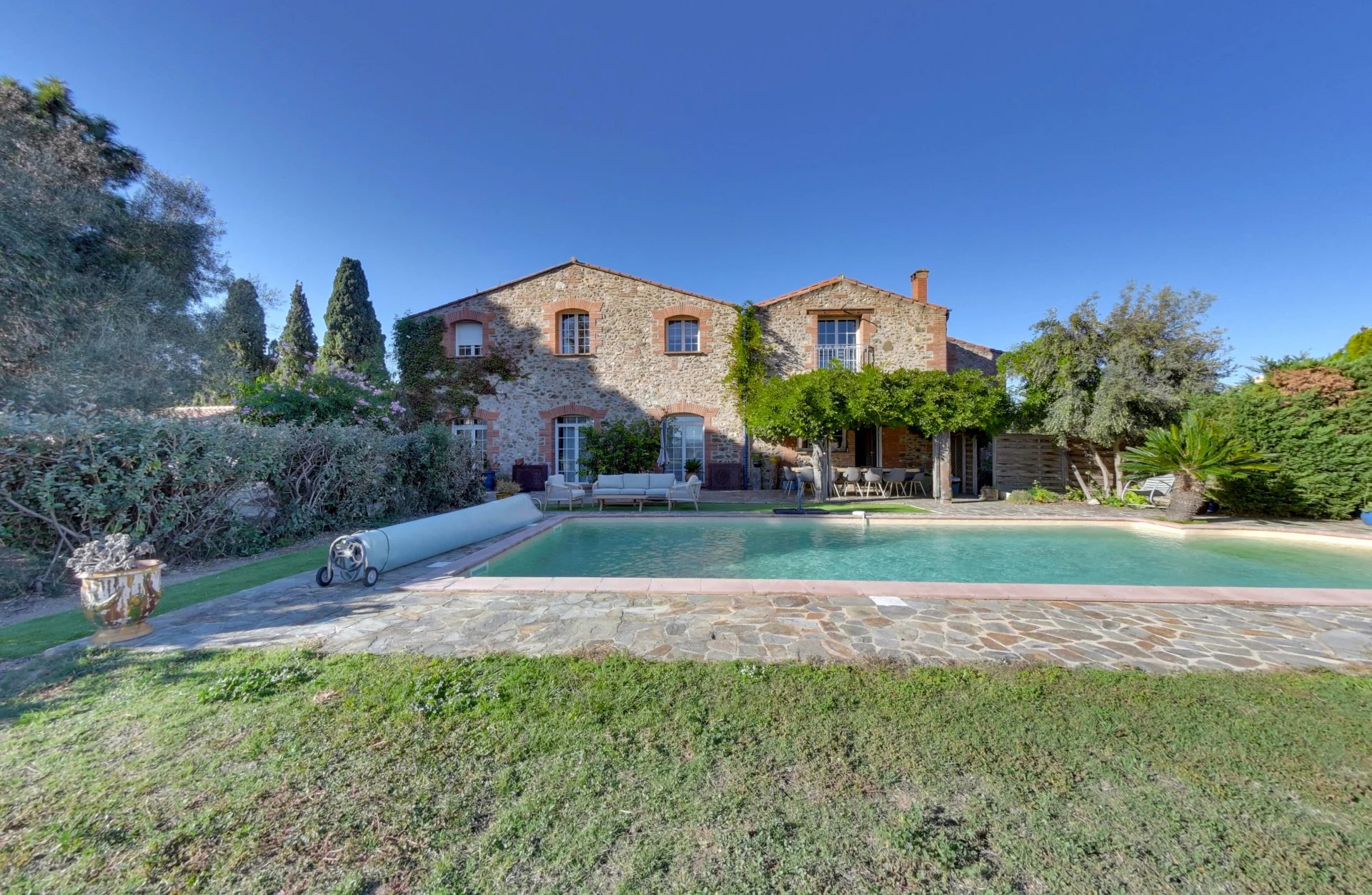 Thuir, Occitanie, 66300, FR, 5 Bedrooms Bedrooms, ,2 BathroomsBathrooms,Residential,For Sale,1991198