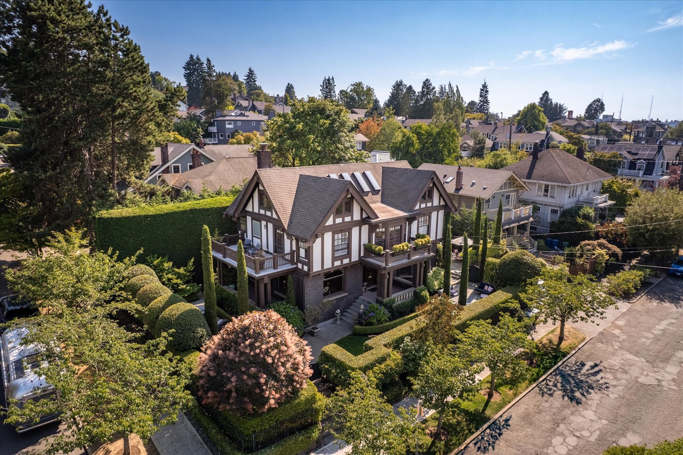  Timeless Tudor Architecture in Capitol Hill - 物件實景