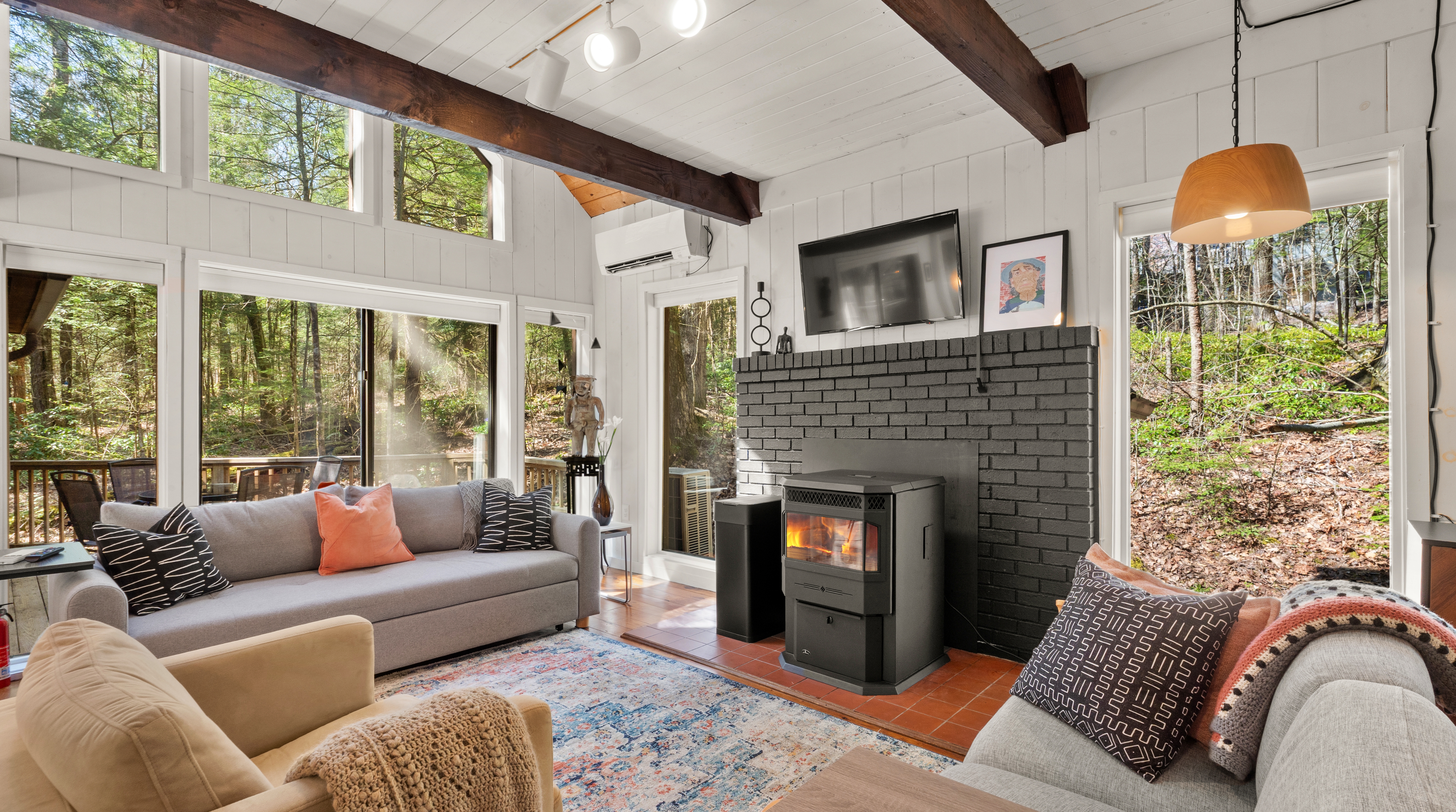  Berkshire Summer Retreat: Modern Cabin with Lake & Club Access - 物件實景