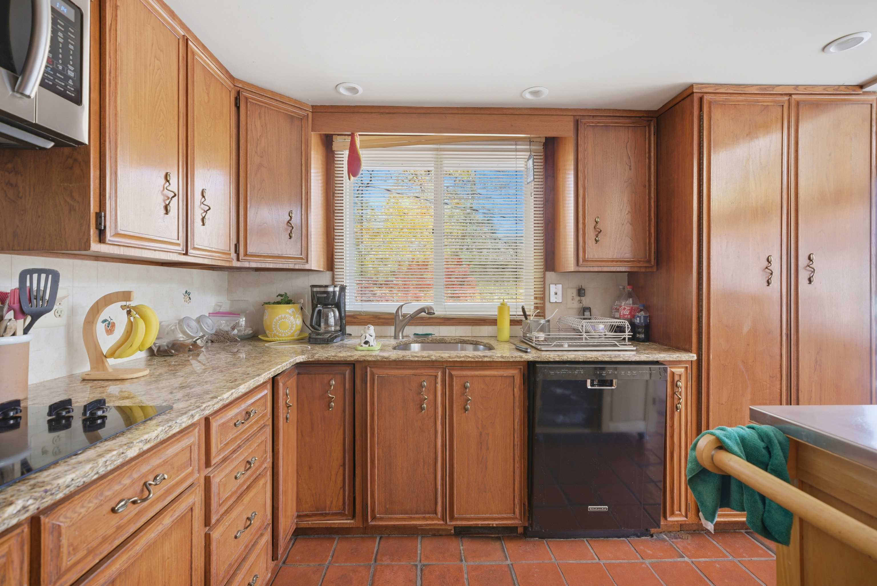 Danbury, Connecticut, 06810, United States, 4 Bedrooms Bedrooms, ,2 BathroomsBathrooms,Residential,For Sale,1988072