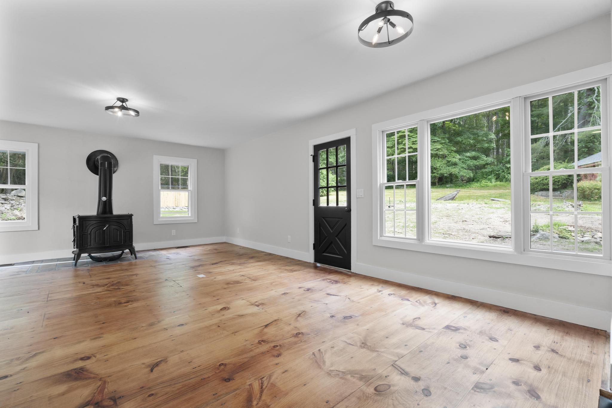 Newtown, Connecticut, 06482, United States, 4 Bedrooms Bedrooms, ,3 BathroomsBathrooms,Residential,For Sale,1991779