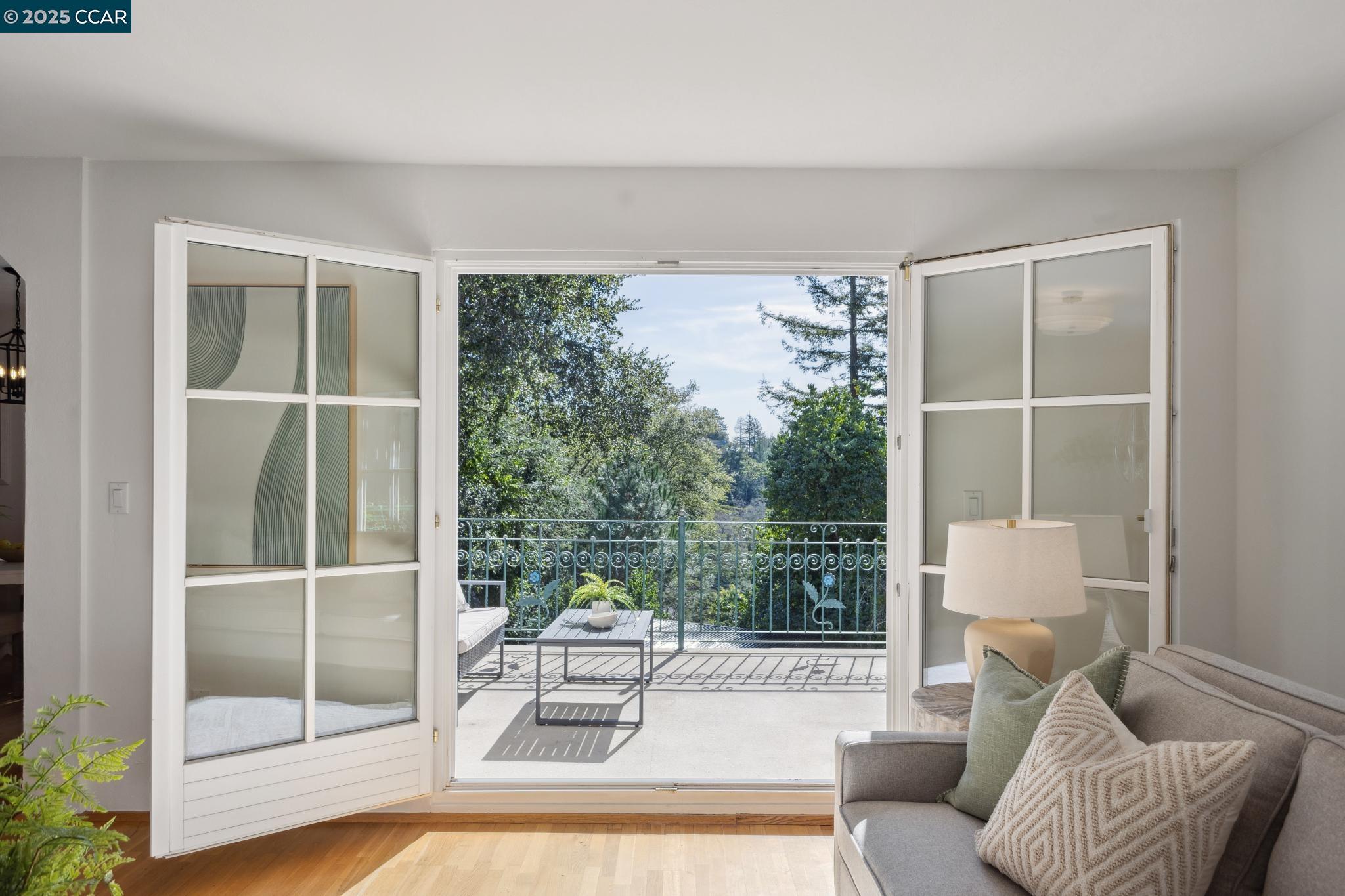 Orinda, California, 94563, United States, 4 Bedrooms Bedrooms, ,3 BathroomsBathrooms,Residential,For Sale,1804966
