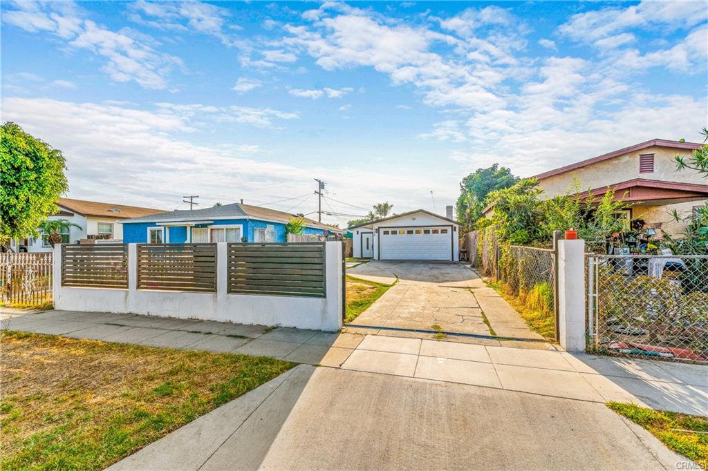 Lynwood, California, 90262, United States, 3 Bedrooms Bedrooms, ,1 BathroomBathrooms,Residential,For Sale,1975836