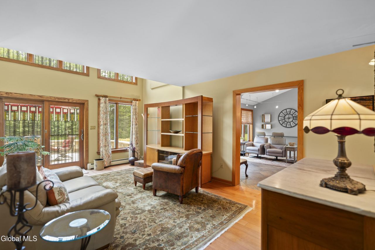 Coeymans Hollow, New York, 12046, United States, 4 Bedrooms Bedrooms, ,3 BathroomsBathrooms,Residential,For Sale,1907699