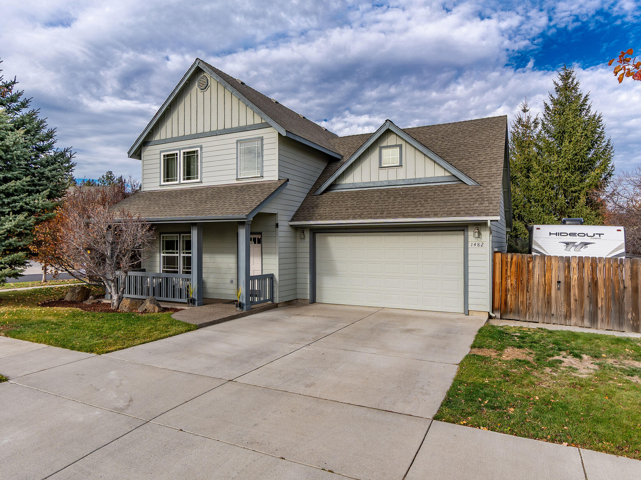 Bend, Oregon, 97701, United States, 3 Bedrooms Bedrooms, ,3 BathroomsBathrooms,Residential,For Sale,1991752