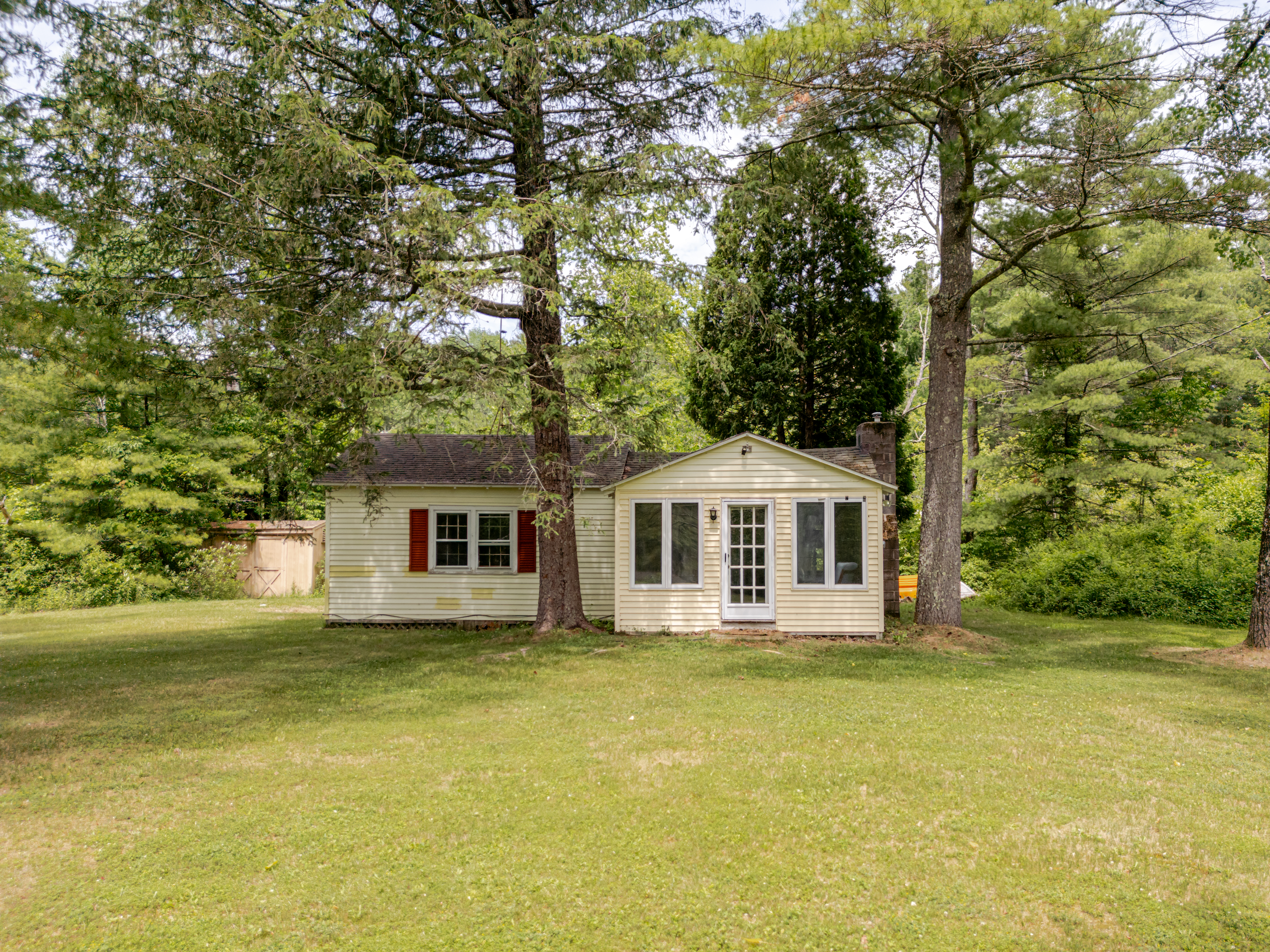  Berkshire Lakeside Living: 2-Acres and a Cottage by the Lake - 物件實景