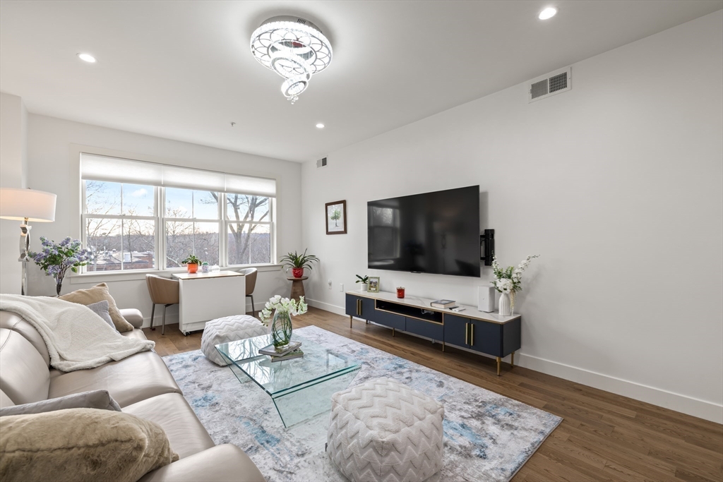 Braintree, Massachusetts, 02184, United States, 2 Bedrooms Bedrooms, ,2 BathroomsBathrooms,Residential,For Sale,2003419