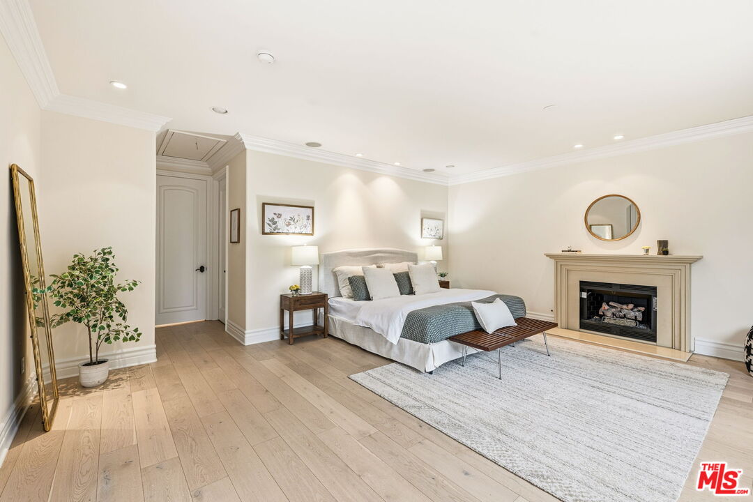 Encino, California, 91436, United States, 4 Bedrooms Bedrooms, ,3 BathroomsBathrooms,Residential,For Sale,1988091