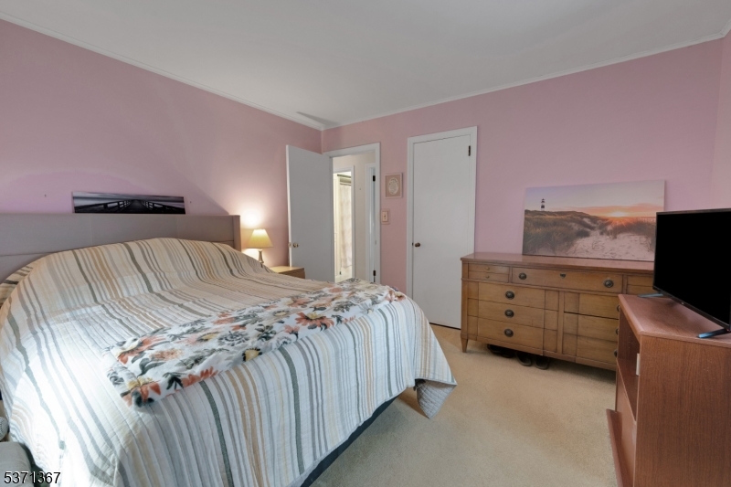 Boonton Twp., New Jersey, 07005, United States, 4 Bedrooms Bedrooms, ,1 BathroomBathrooms,Residential,For Sale,1989252