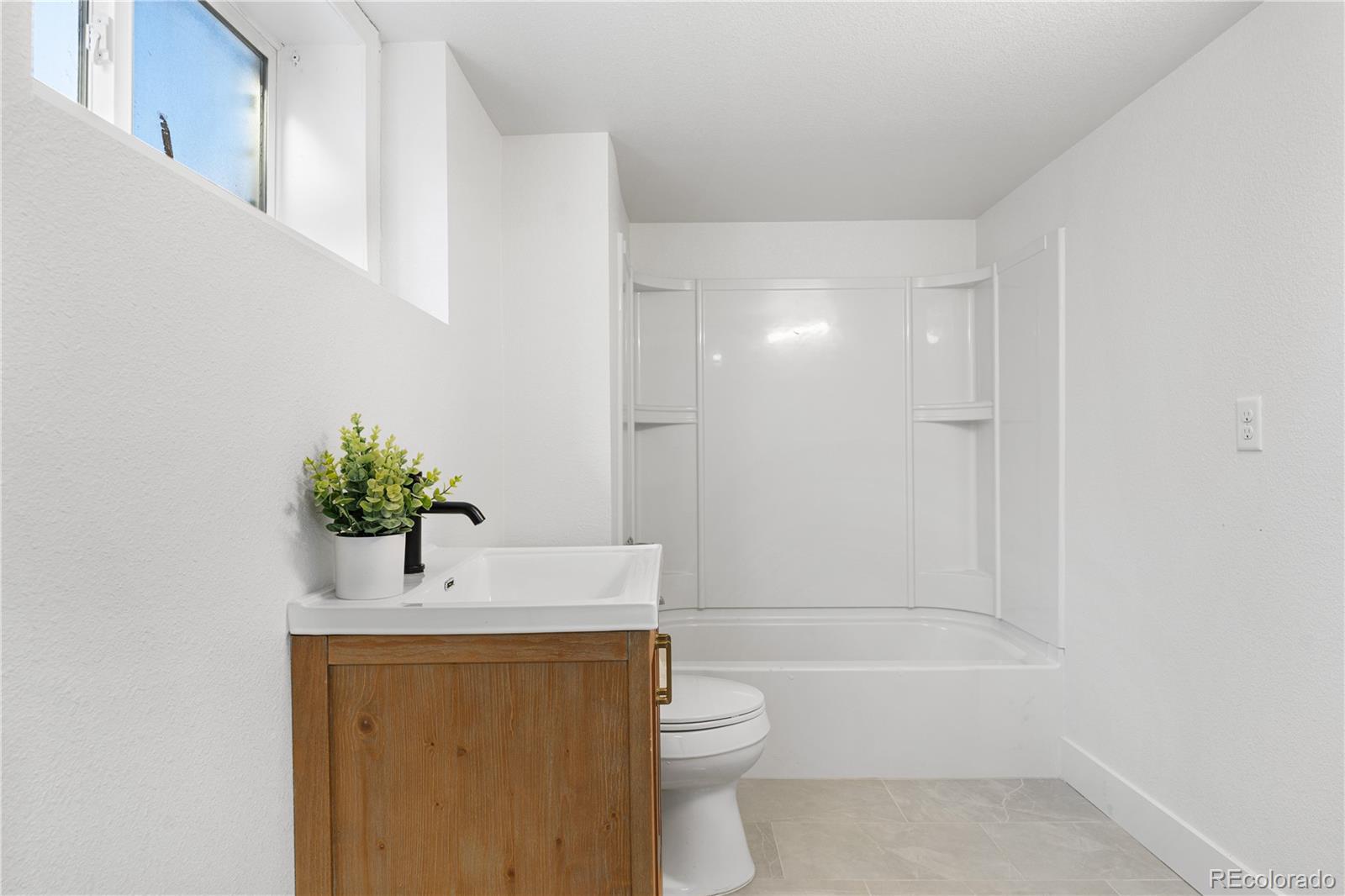 Englewood, Colorado, 80110, United States, 4 Bedrooms Bedrooms, ,2 BathroomsBathrooms,Residential,For Sale,1993019