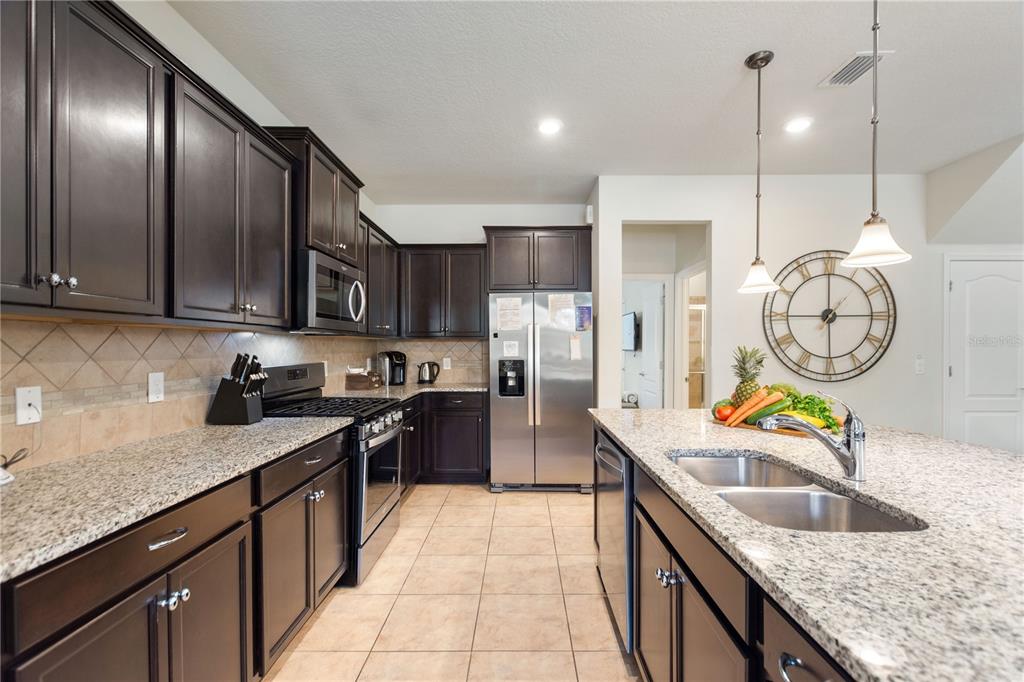Davenport, Florida, 33837, United States, 5 Bedrooms Bedrooms, ,4 BathroomsBathrooms,Residential,For Sale,1933359