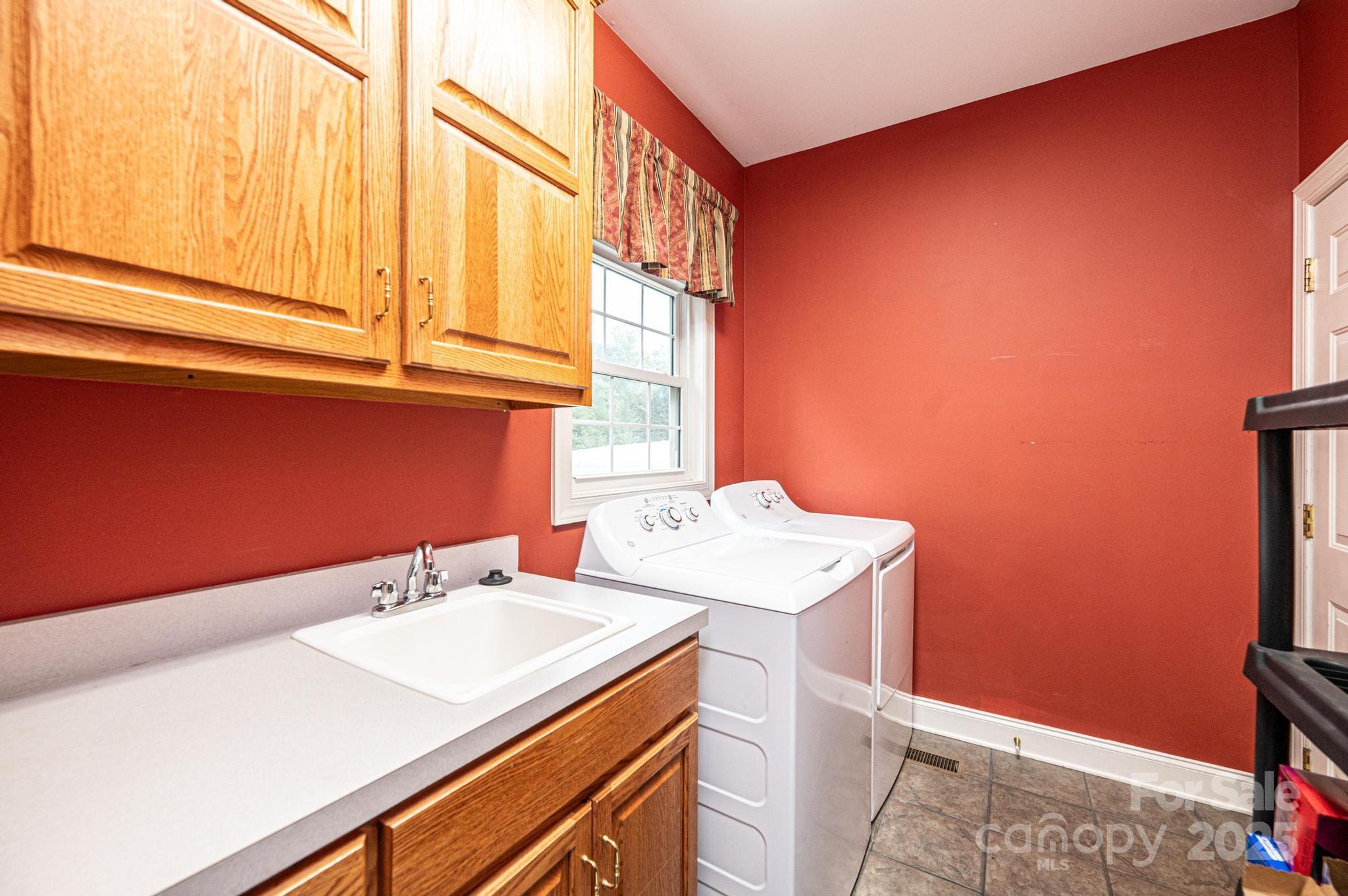 2640 Ironwood Drive, Hickory, North Carolina, 28602, United States, 4 Bedrooms Bedrooms, ,3 BathroomsBathrooms,Residential,For Sale,2640 Ironwood Drive,1635199