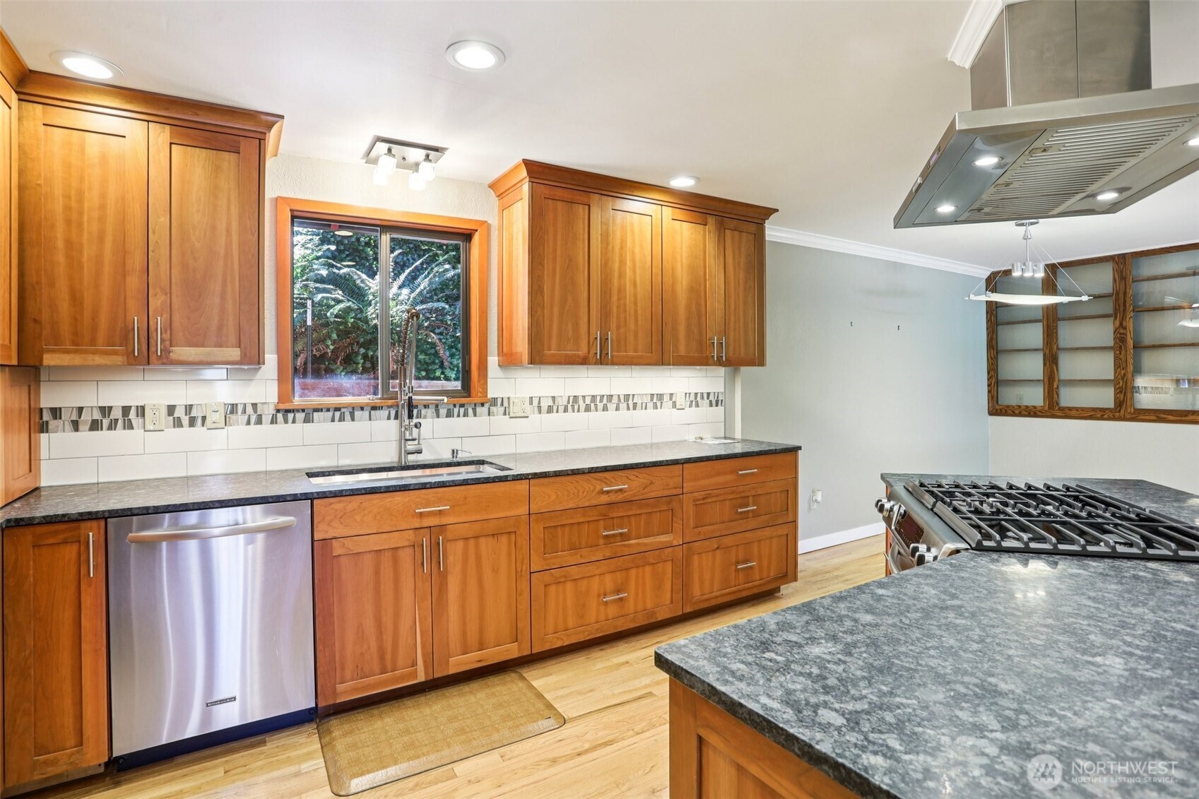 Lake Forest Park, Washington, 98155, United States, 4 Bedrooms Bedrooms, ,2 BathroomsBathrooms,Residential,For Sale,1936982