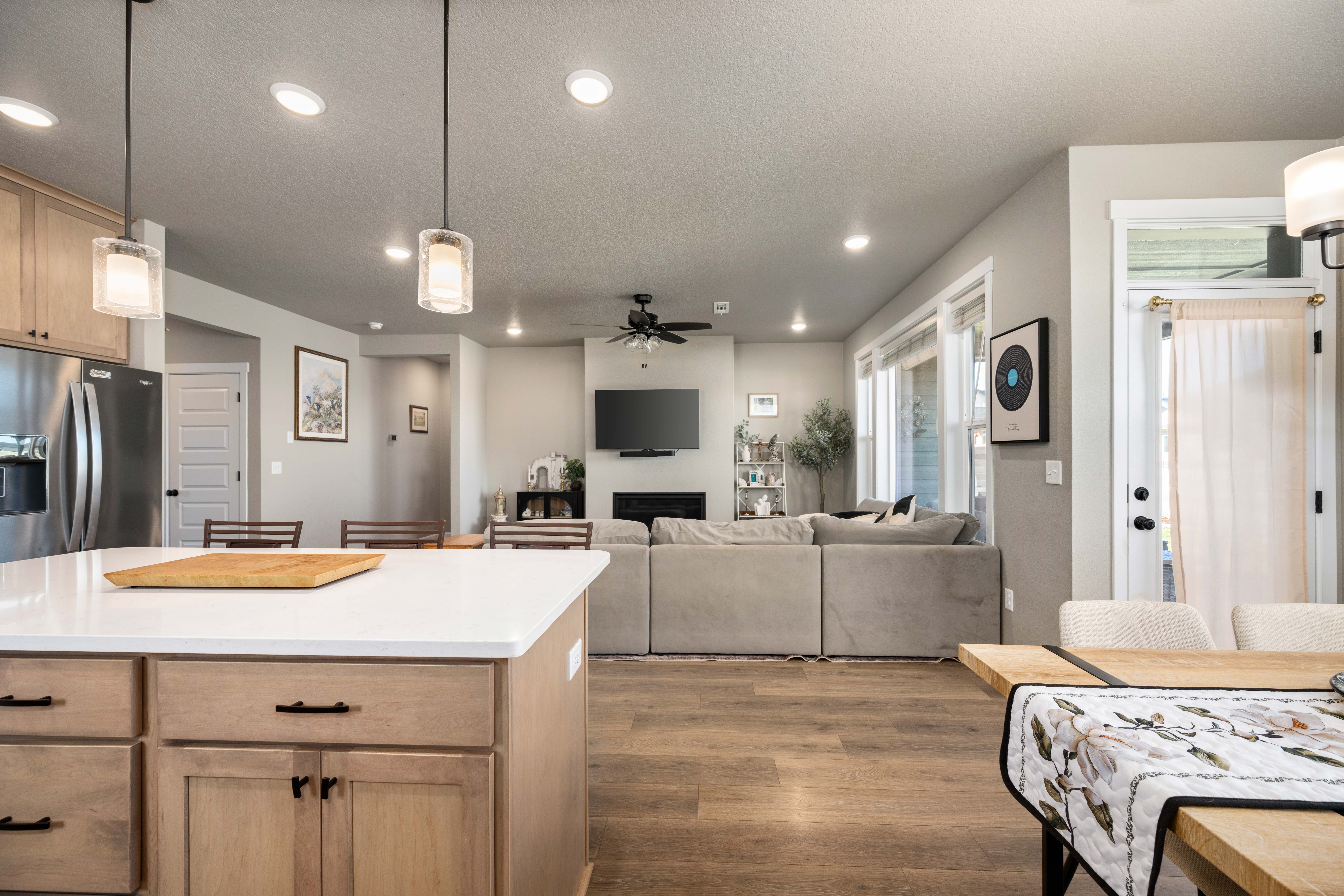  2024 West Richland Gem + RV Parking - 物件實景