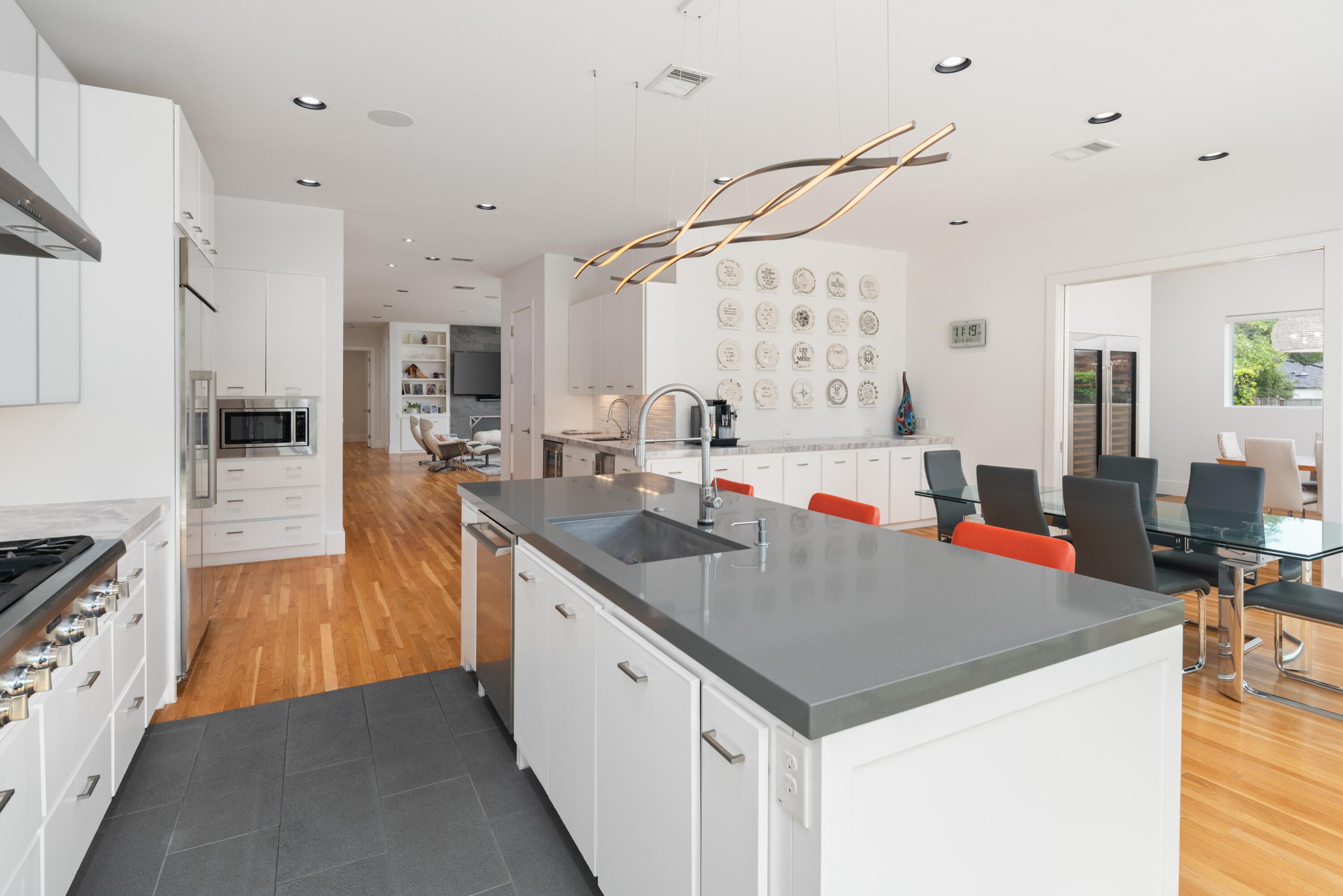 Modern, Distinctive, and Thoughtfully Designed in Melshire Estates - 物件實景