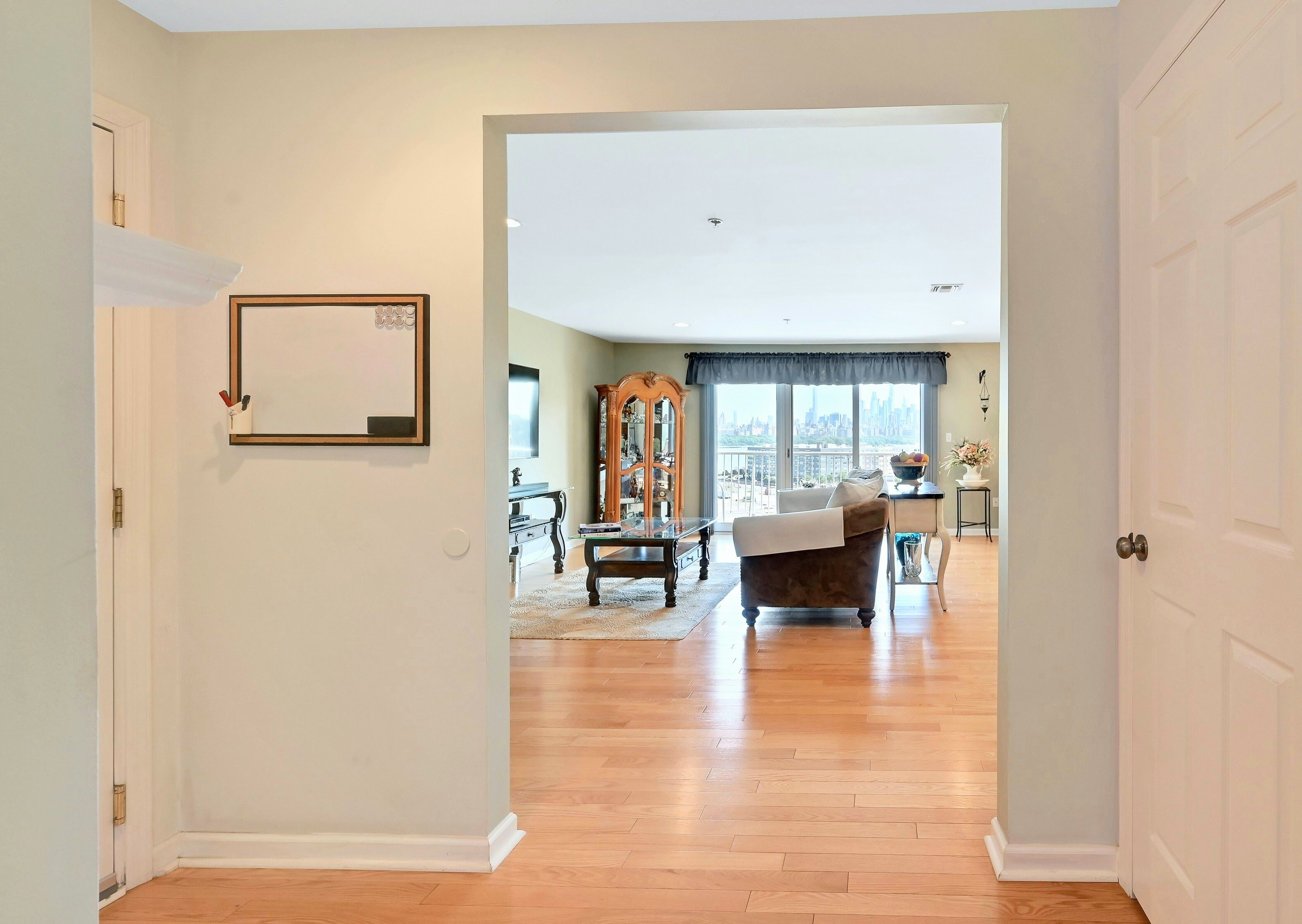  45 Legend Hills Drive, Edgewater, NJ 07020 - 物件實景