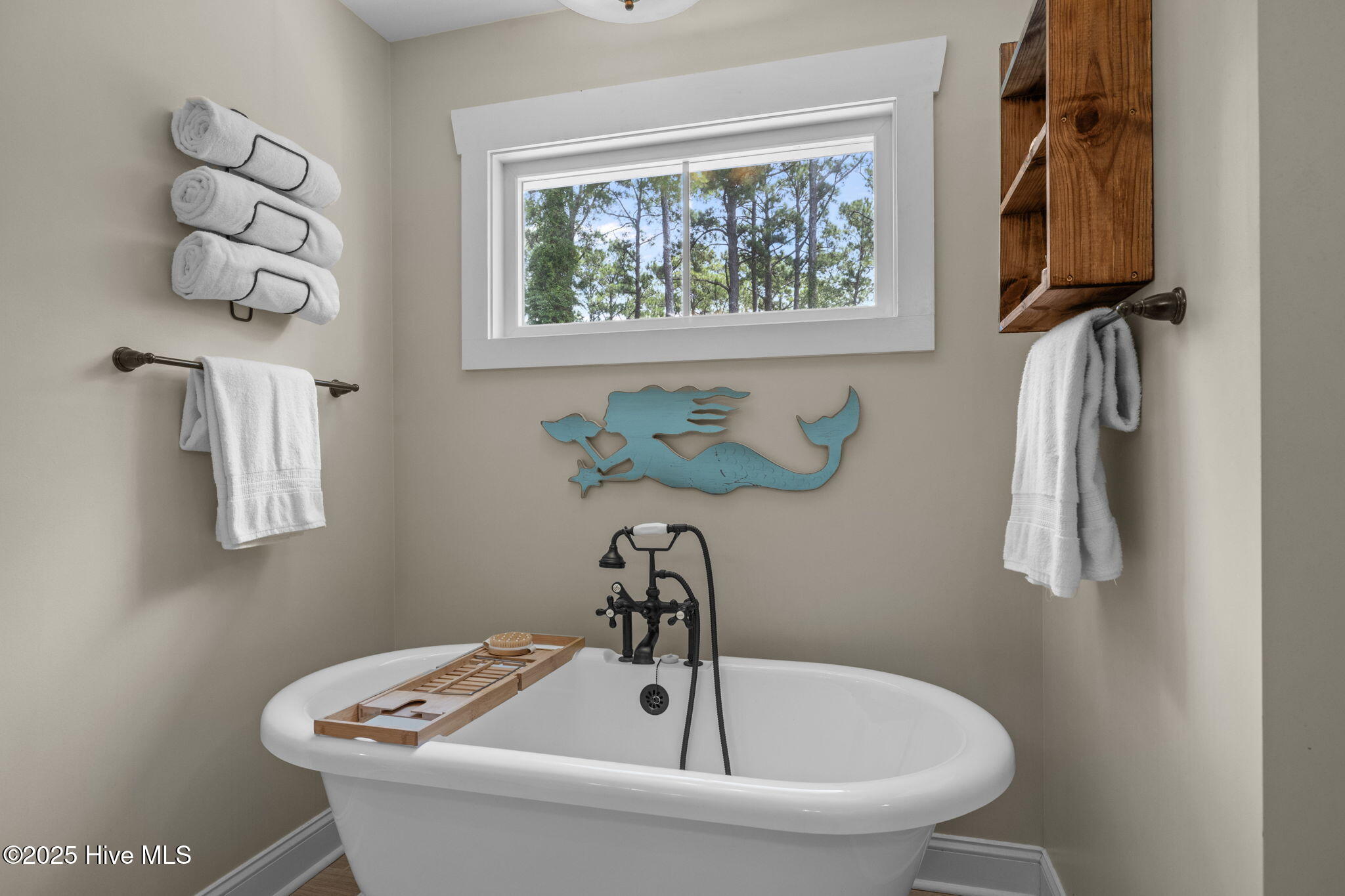 Morehead City, North Carolina, 28557, United States, 5 Bedrooms Bedrooms, ,4 BathroomsBathrooms,Residential,For Sale,1901415