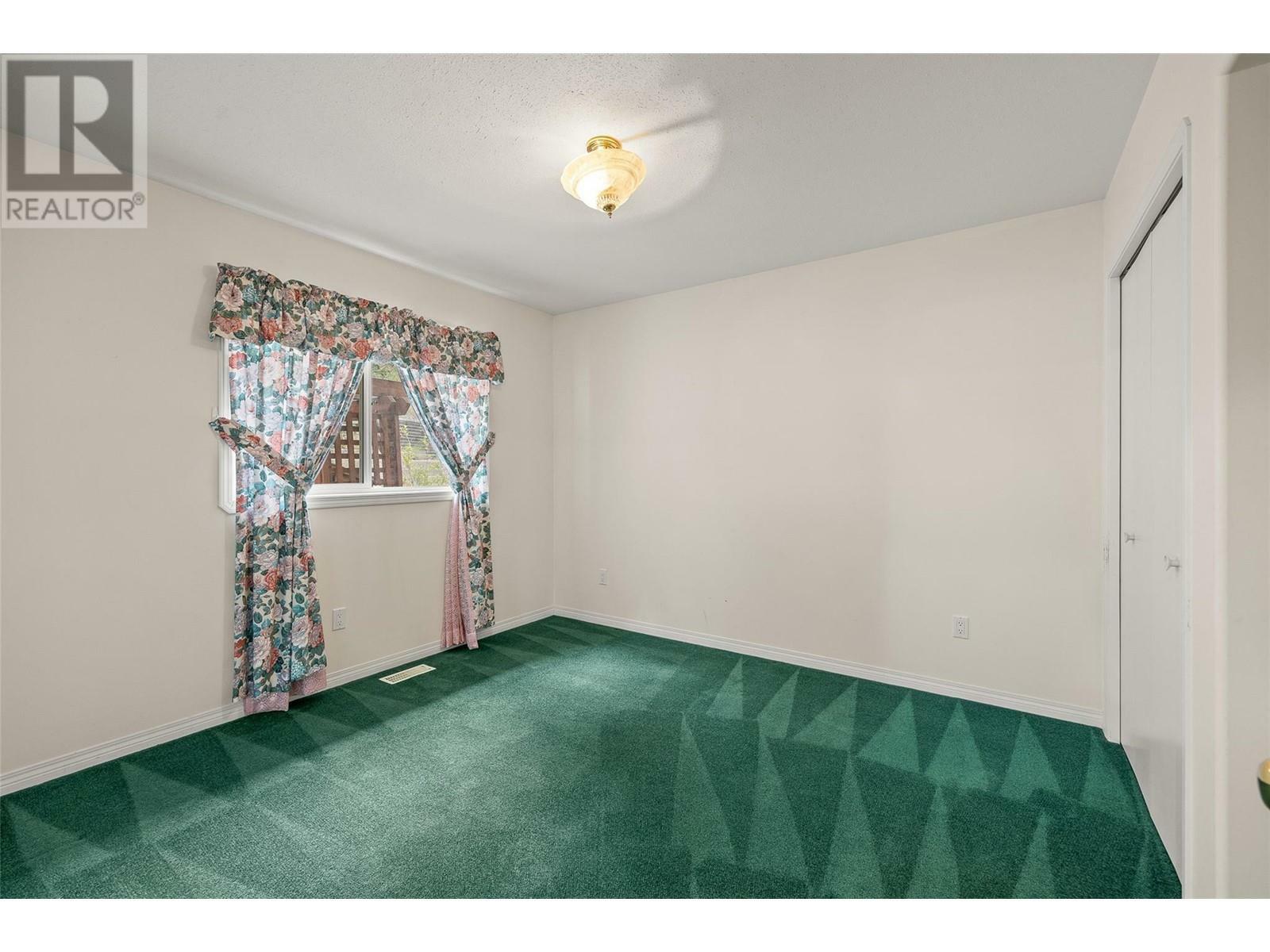 KELOWNA, British Columbia, V1V 1X3, CA, 4 Bedrooms Bedrooms, ,3 BathroomsBathrooms,Residential,For Sale,1876353