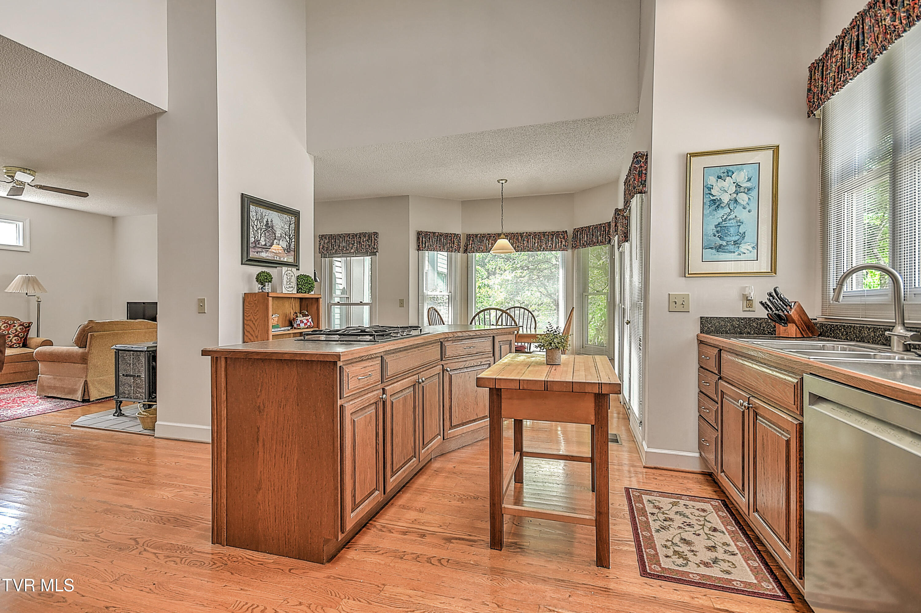 Johnson City, Tennessee, 37604, United States, 4 Bedrooms Bedrooms, ,3 BathroomsBathrooms,Residential,For Sale,1870775