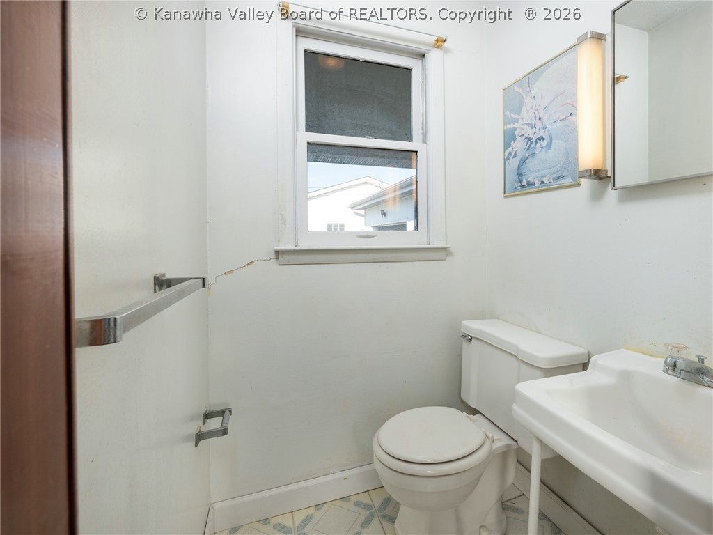 Montana Ave, Hurricane, WV 25526
