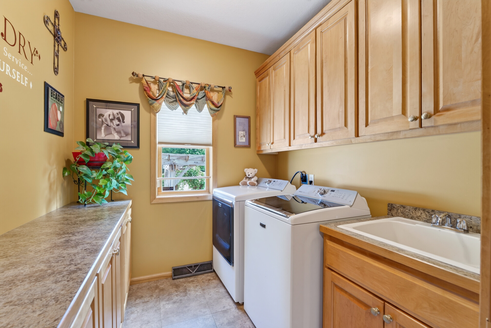  Elegant Fox Ridge Retreat with Exceptional Entertaining Spaces - 物件實景