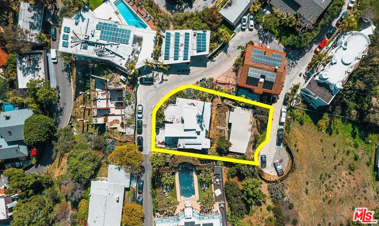 9443 Sierra Mar Pl, Los Angeles, California, 90069, United States, 3 Bedrooms Bedrooms, ,3 BathroomsBathrooms,Residential,For Sale,9443 Sierra Mar Pl,1612941