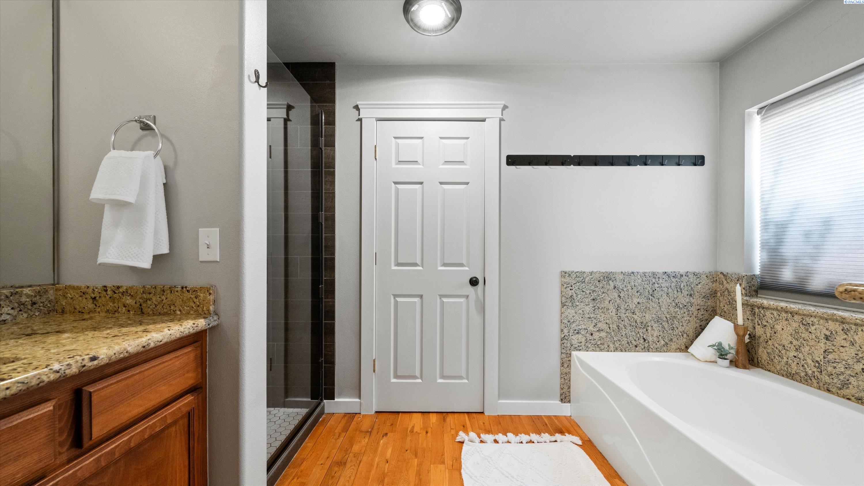 Pasco, Washington, 99301, United States, 4 Bedrooms Bedrooms, ,2 BathroomsBathrooms,Residential,For Sale,1956772