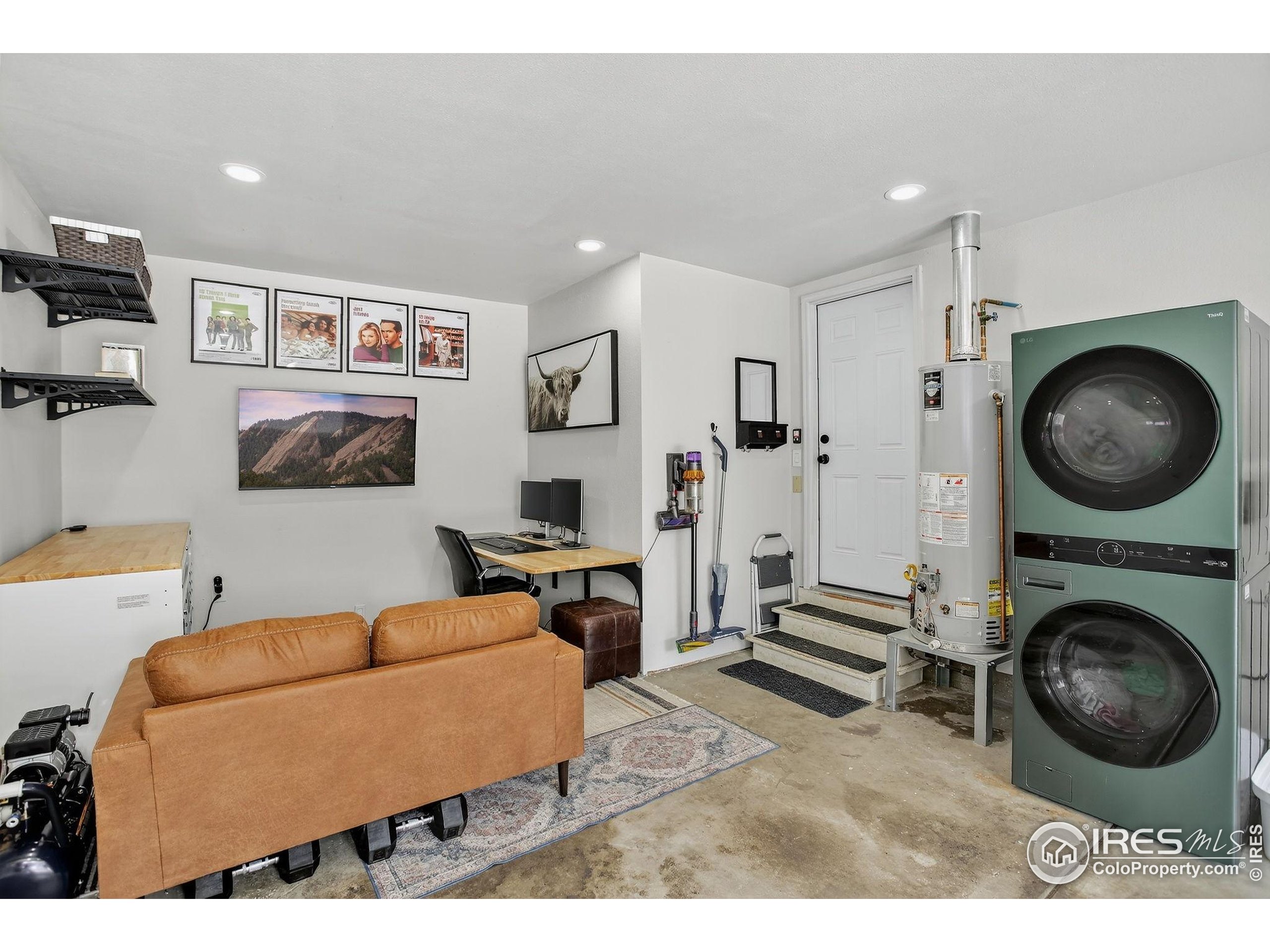 Louisville, Colorado, 80027, United States, 3 Bedrooms Bedrooms, ,2 BathroomsBathrooms,Residential,For Sale,1938542