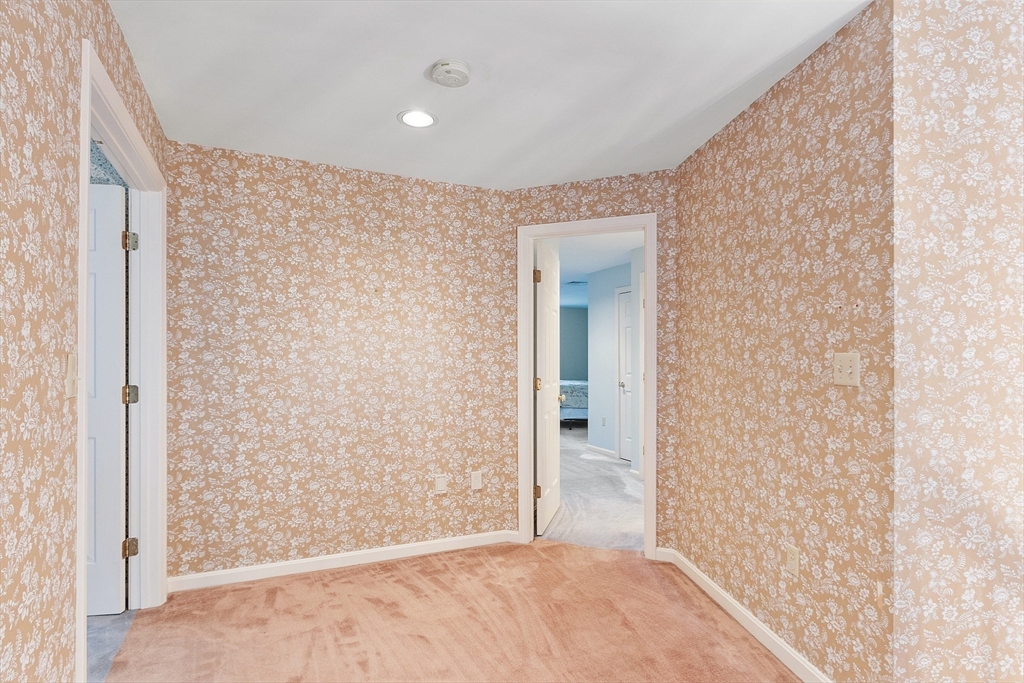 Worcester, Massachusetts, 01609, United States, 3 Bedrooms Bedrooms, ,4 BathroomsBathrooms,Residential,For Sale,1987815