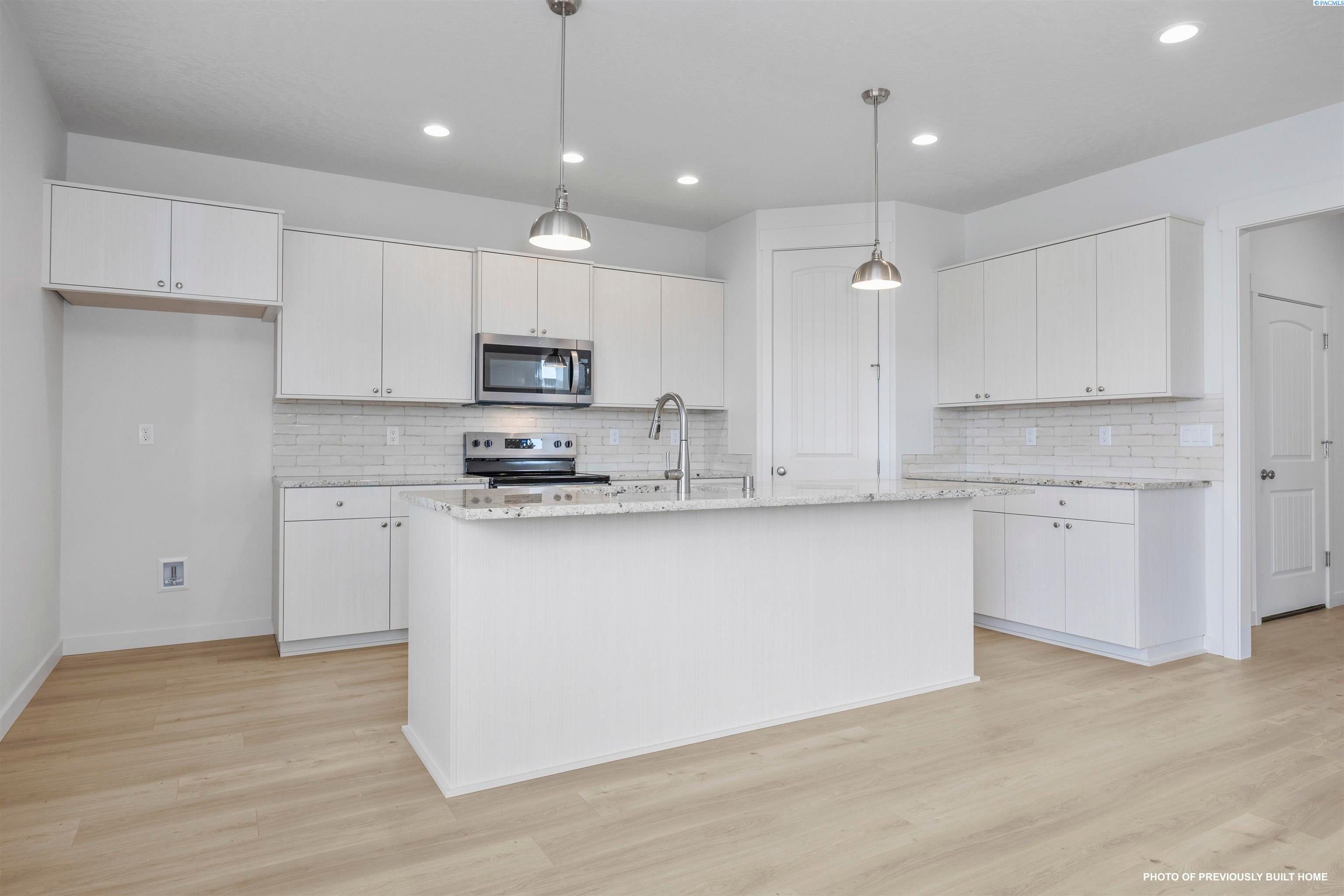 Prosser, Washington, 99350, United States, 5 Bedrooms Bedrooms, ,3 BathroomsBathrooms,Residential,For Sale,1924139