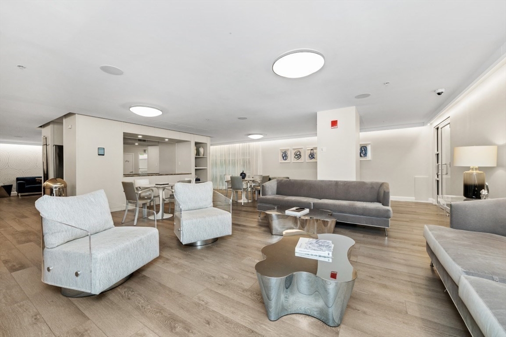 Boston, Massachusetts, 02129, United States, 1 Bedroom Bedrooms, ,2 BathroomsBathrooms,Residential,For Sale,1911386