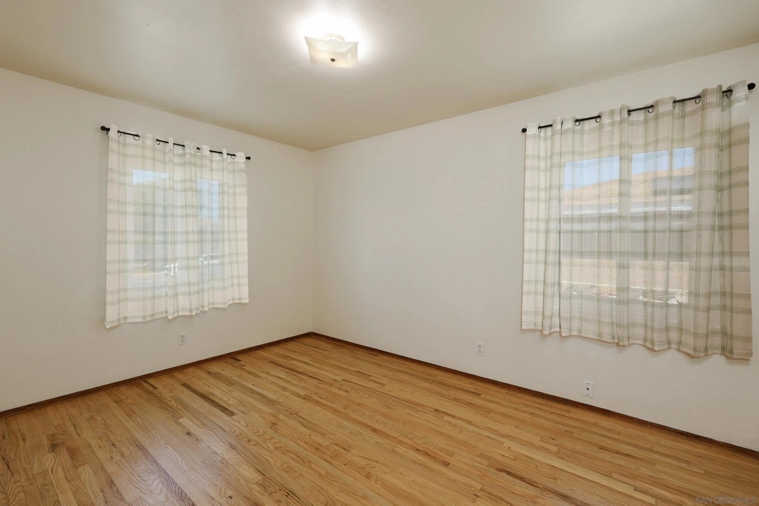 Chula Vista, California, 91910, United States, 3 Bedrooms Bedrooms, ,2 BathroomsBathrooms,Residential,For Sale,1916968